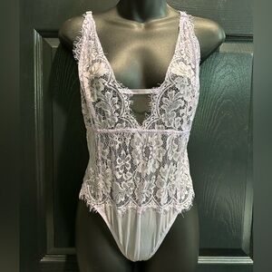 Elegant Adore Me Lace Bodysuit in Levander Size: L